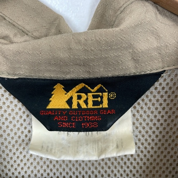 REI Mens L Shirt Vented Short Sleeve Hiking Fishing Front Pocket Button down Top - Picture 11 of 11